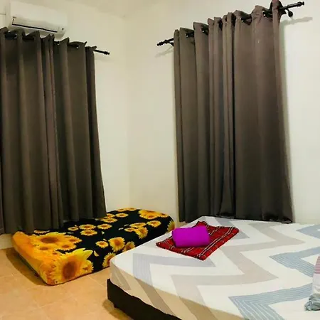 Nurul Amin Guest House Pantai Cahaya Bulan Kota Bharu Exterior photo