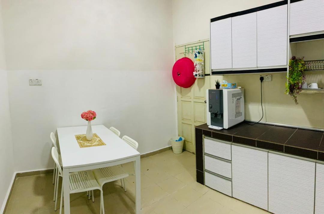 Nurul Amin Pantai Cahaya Bulan Holiday home *